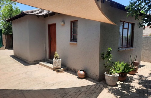 Phalaborwa Villa | Located In Lulekani, phalaborwa