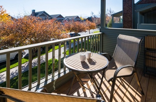 Sisters House | Location! Location! Escape to this beautiful air conditioned, pet friendly
