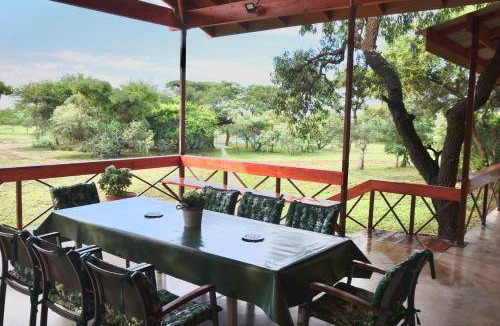 Hammanskraal Cabin | Lodge ∙ 4 bedrooms ∙ 11 guests