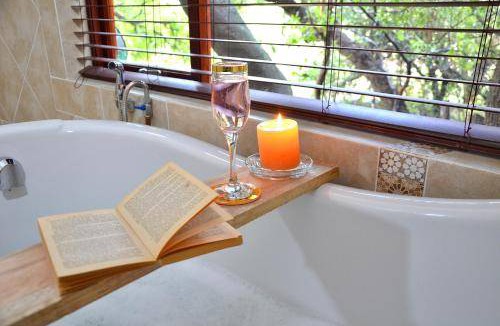 Hammanskraal Cabin | Lodge ∙ 4 bedrooms ∙ 11 guests