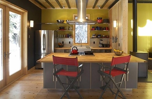 Serene Lakes House | Lodgepole Pine House an Ecologically Designed Vacation Home.