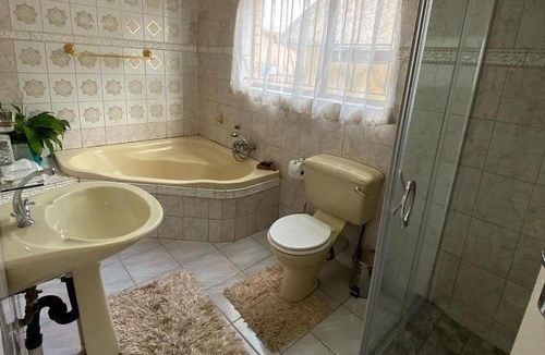 Greater Johannesburg Metropolitan Area Bed & Breakfast | LOLO'S GUEST HOUSE