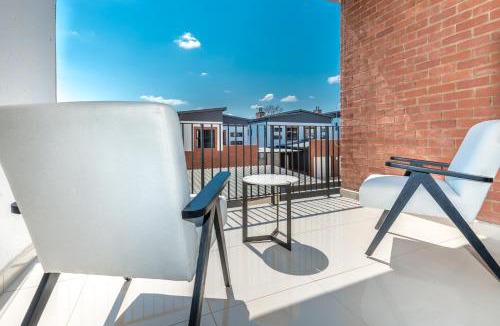 Greater Johannesburg Metropolitan Area Apartment | Long & Short stays with Uncapped Wi-Fi & Security