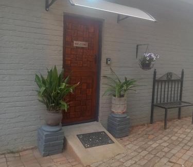 Tswaing House | Lourette se Plek