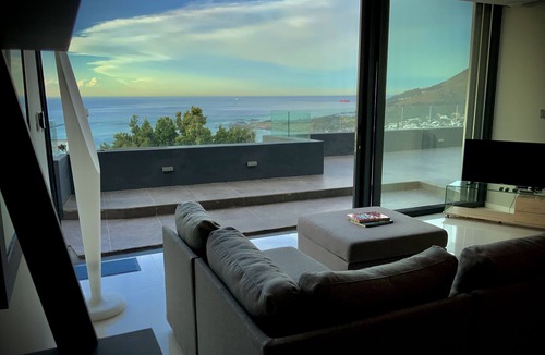 Camps Bay Apartment | Lovely 1 bedroom apartment In camps bay with terrace