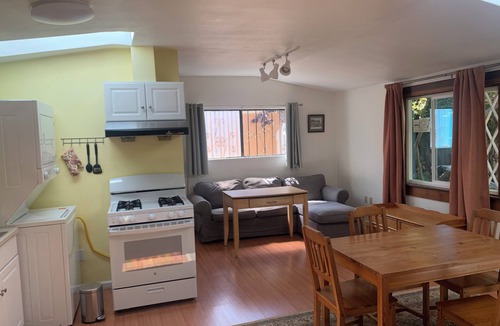 Bushrod Cottage | Lovely 1-bedroom cottage in Oakland