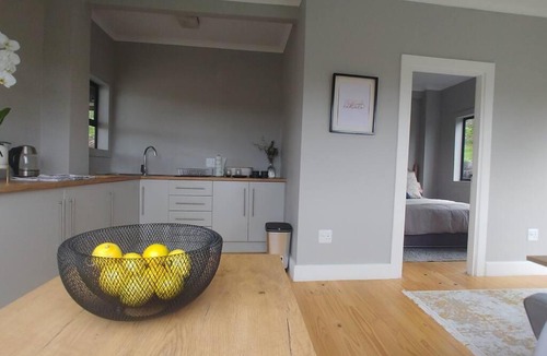 Knysna Apartment | Lovely 1-bedroom unit in beautiful Knysna Heights