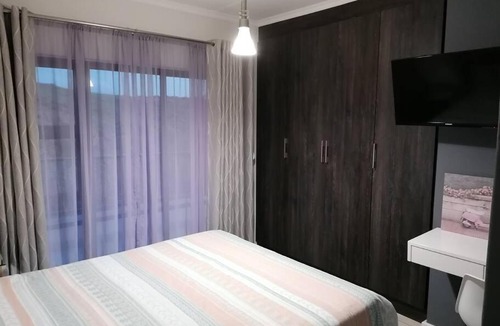 Greater Johannesburg Metropolitan Area Apartment | Lovely 1-bedroom with modern finishes