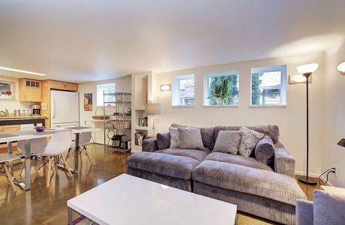Wallingford Apartment | Lovely 2-bedroom apartment in Seattle in vibrant Wallingford Neighborhood