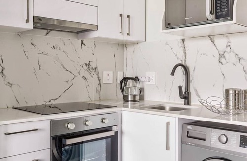 Bloubergstrand Apartment | Lovely cozy new one bedroom