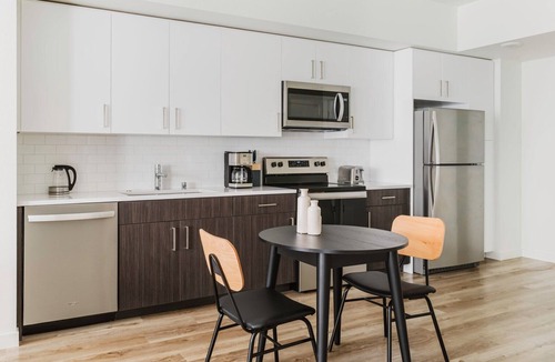 Hayward Apartment | Lovely Hayward 1BR w/On-Site Retail & Restaurants, by Blueground
