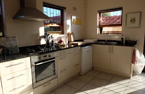 Somerset West House | Lovely Lodge in quiete location - Somerset WestnUp to 8 persons