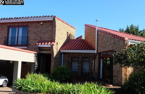 Somerset West House | Lovely Lodge in quiete location - Somerset WestnUp to 8 persons