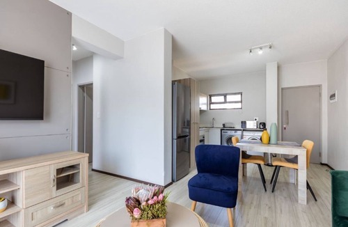 Greater Johannesburg Metropolitan Area Condo | Lovely modern 2 bedroom apartment with pool.