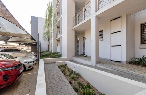 Greater Johannesburg Metropolitan Area Condo | Lovely modern 2 bedroom apartment with pool.