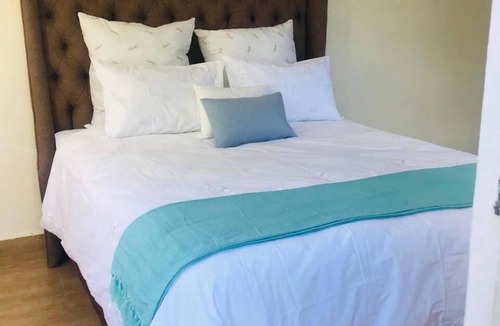 Randpark Ridge House | Lovely Modern Apartment. In the heart of Randpark Ridge, close to the shopping