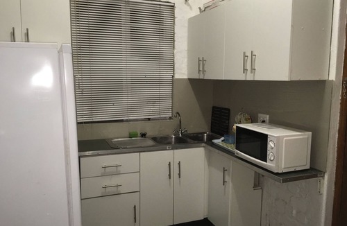 Parow North Apartment | Lovely Single Room Apartment with separate Kitchen and Bathroom