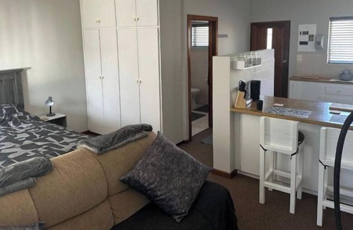 Gonubie Apartment | Lovely single unit with secure parking 2