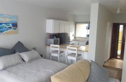 Gonubie Apartment | Lovely single unit with secure parking