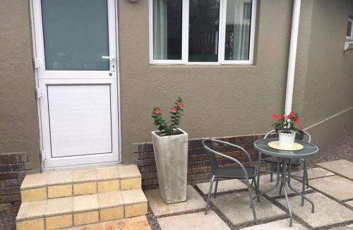 Pinelands Apartment | Lovely studio apartment in Pinelands, Cape Town