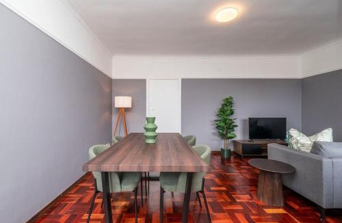 Claremont Apartment | Lovely Two Bedroom Apartment, Claremont, Cape Town