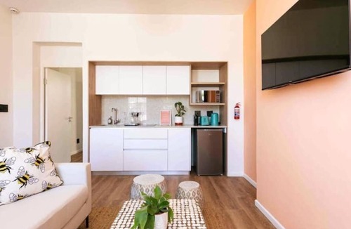 Sea Point Apartment | Luminous 1-bedroom apartment with WiFi and 300m from the sea