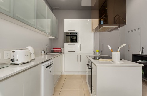 Mouille Point Apartment | Lux Elegance in Heart of Mouille Point