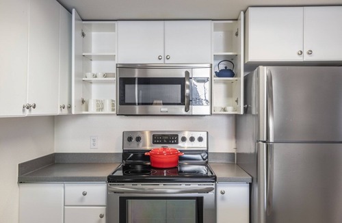 South Beach Apartment | Lux South Beach 1BR w/Gym, Pool, Spa, near Muni, by Blueground