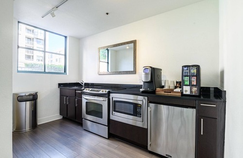 South Beach Apartment | Lux South Beach 1BR w/Gym, Pool, Spa, near Muni, by Blueground