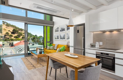 Bo'Kaap Apartment | Luxe De Waterkant Apartment | Mountain Views
