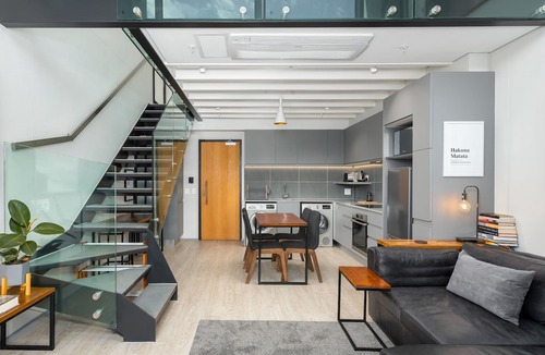 Bo'Kaap Apartment | Luxe De Waterkant Apartment with Mountain Views