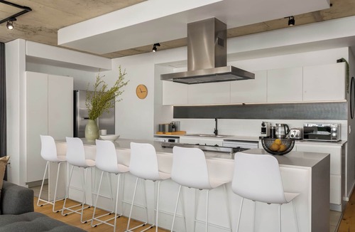 Schotsche Kloof Apartment | Luxe Penthouse - Private Pool - Mountain Views
