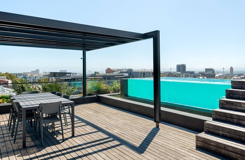 Cape Town City Centre Apartment | Luxe Penthouse - Private Entertainment Area