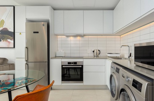 Bo'Kaap Apartment | Luxe Sky Apartment with Mountain Views