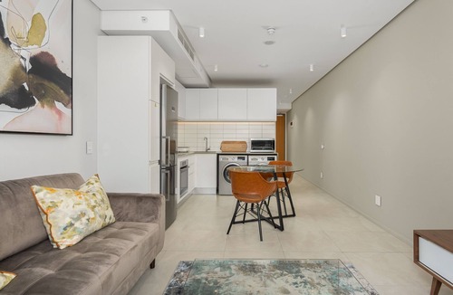 Bo'Kaap Apartment | Luxe Sky Apartment with Mountain Views