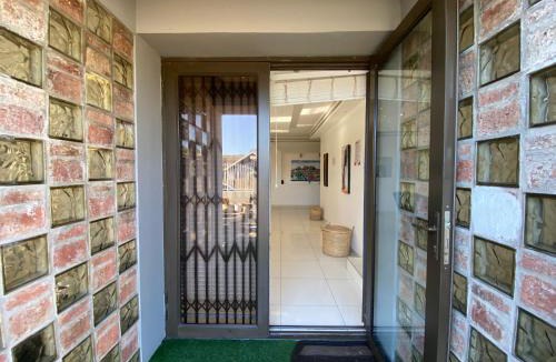 Parow North House | Luxe Stay in Parow North