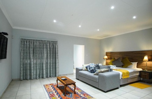 Bloemfontein House | Luxor Manor