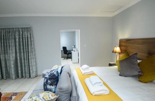 Bloemfontein House | Luxor Manor