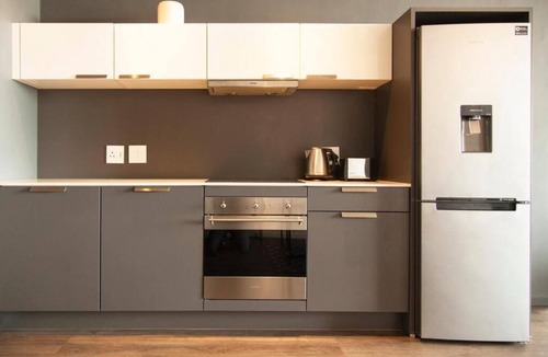 Cape Town City Centre Apartment | Luxurious 2 Bedroom Apartment in Woodstock Cape, Town