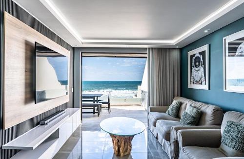 Shaka's Rock Apartment | Luxurious 3 bedroom beach front apartment