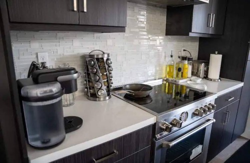 Ralph Bunche House | Luxurious 3-bedroom townhouse in Oakland