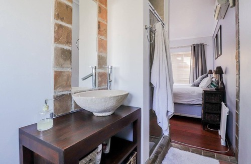 Durbanville House | Luxurious 4 bedroom good for family getaway.
