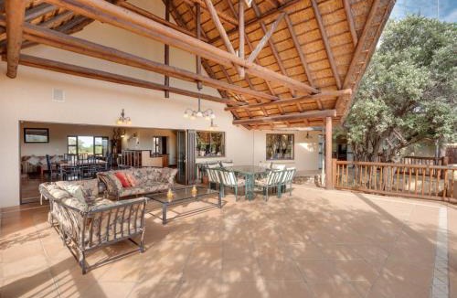 Leeupoort Villa | Luxurious 4 Bedroom Villa with Cottage 205