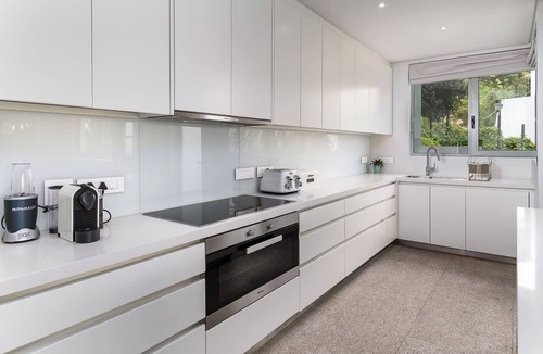 Camps Bay Apartment | Luxurious Apartment in Bakoven (Boulders Views)