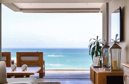 Camps Bay Apartment | Luxurious Apartment in Bakoven (Boulders Views)