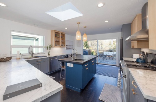 El Granada House | Luxurious but Cozy 4 Bedroom Retreat Near Restaurants, Beaches, Trails, Maverick