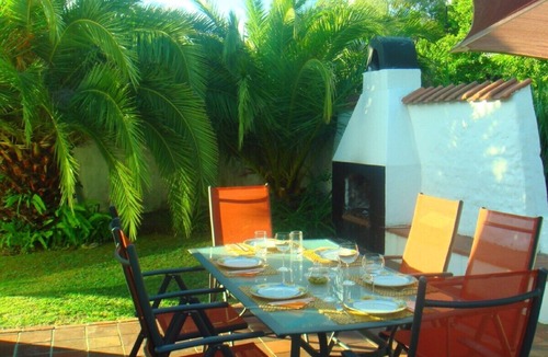 Stellenbosch House | Luxurious holiday home, solar heated pool, near Cape Town