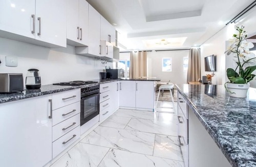 Eikenbosch Villa | Luxurious Penthouse Getaway in Bellville