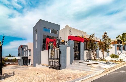Eikenbosch House | Luxurious Penthouse Getaway !