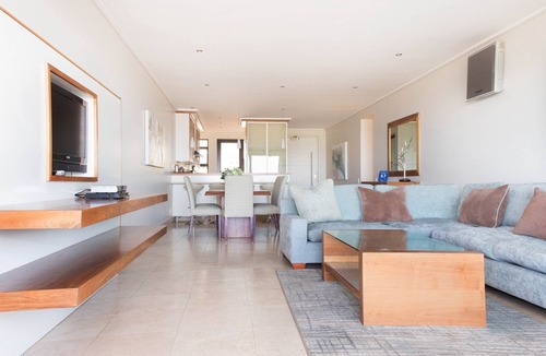 Hermanus City-Centre Apartment | Luxurious Seafront Apartment in the Heart of Historic Hermanus